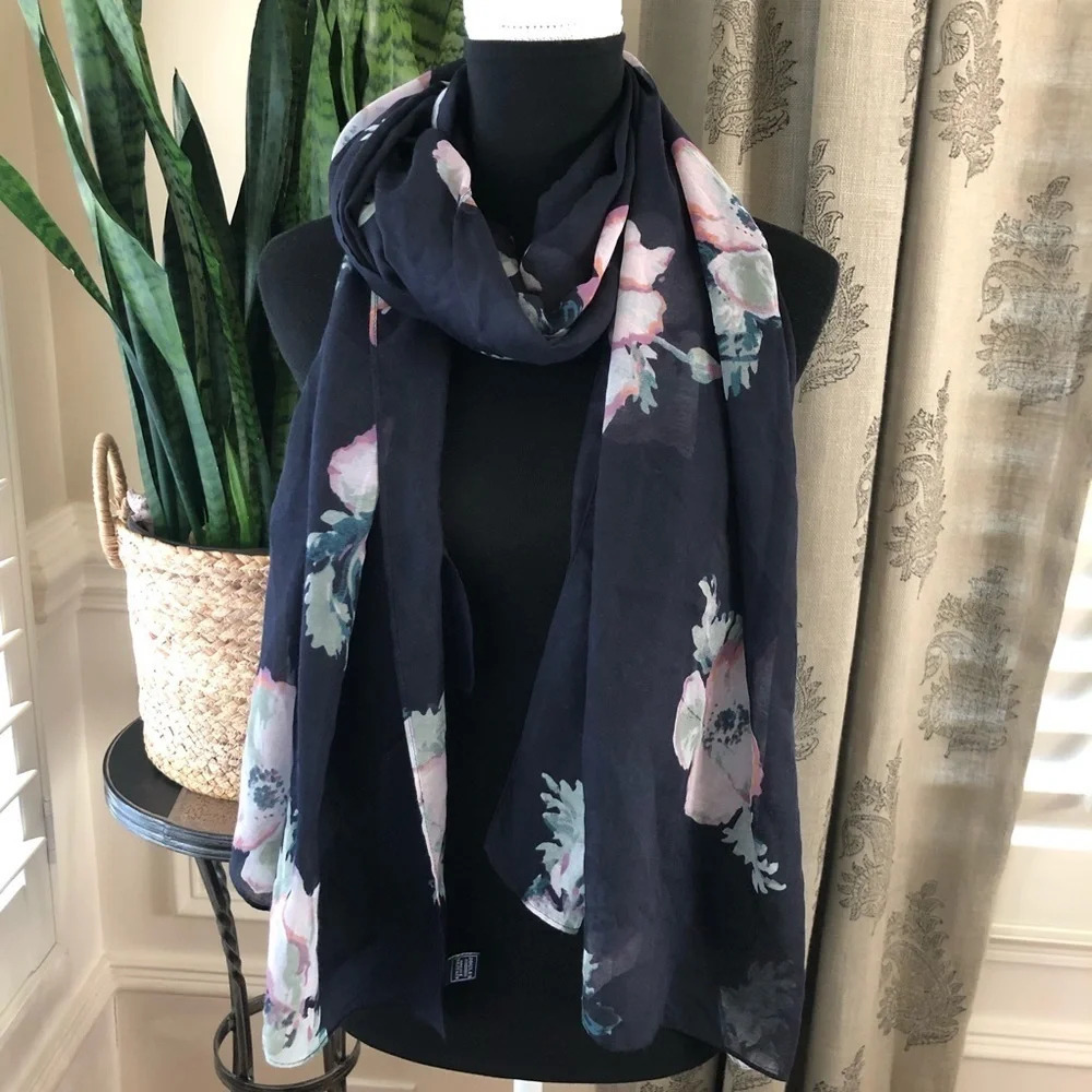Joules Clothing Great Britain Navy‎ Floral Lightweight rectangle scarf wrap pink